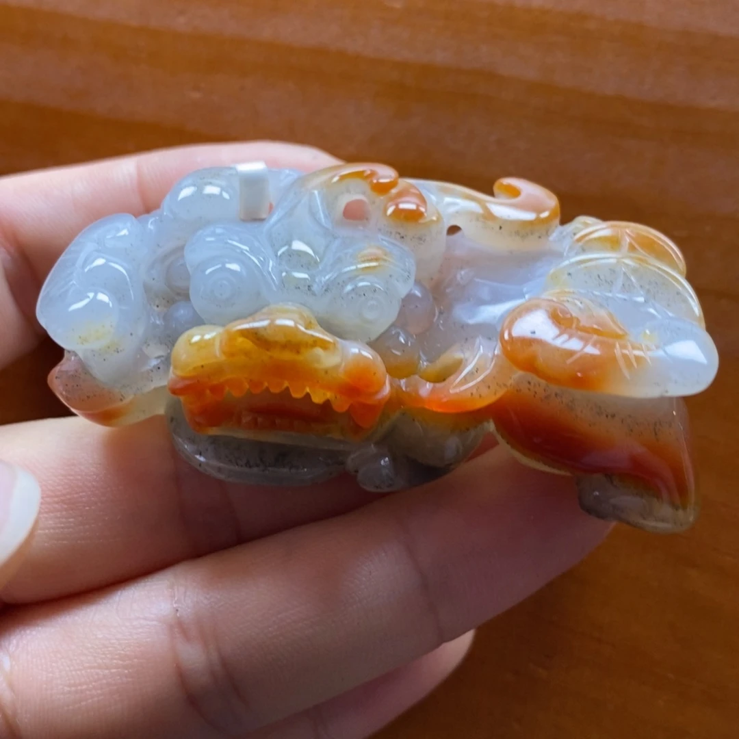 石英质玉（黄龙玉）未镶嵌颈饰