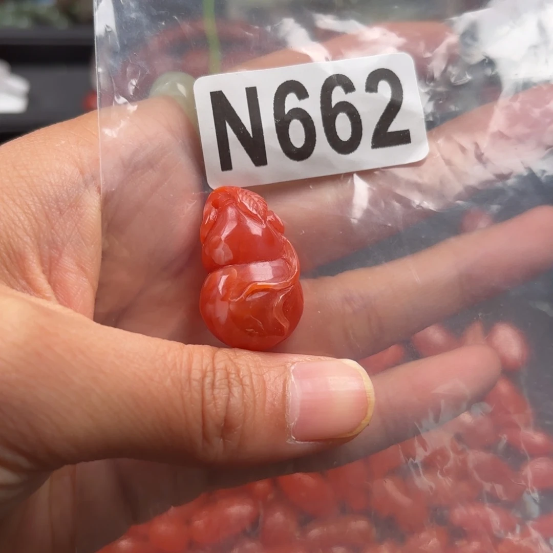 南红玛瑙未镶嵌珠宝奇石背面有瑕