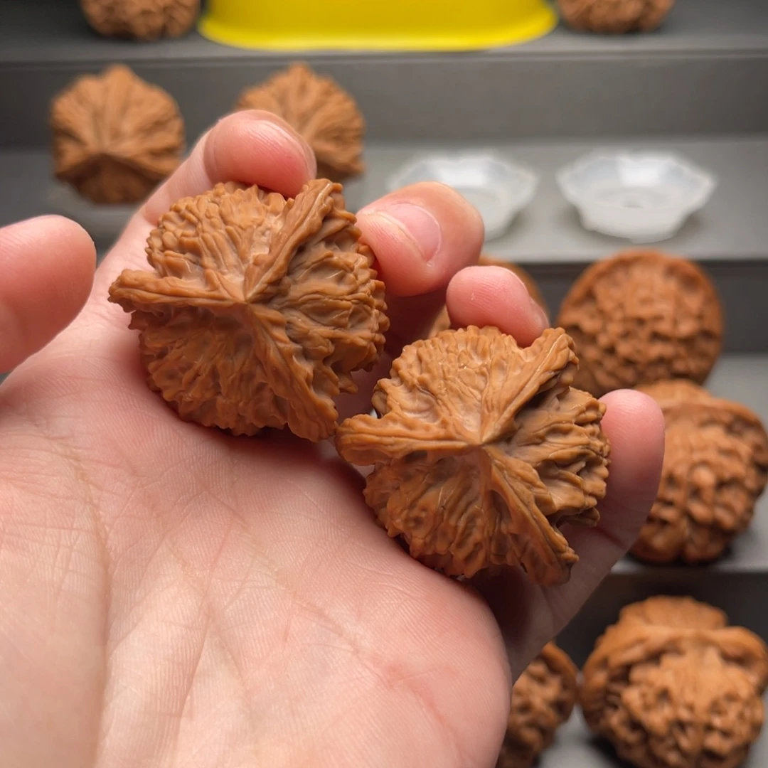 骚****文玩核桃把件盘山三棱