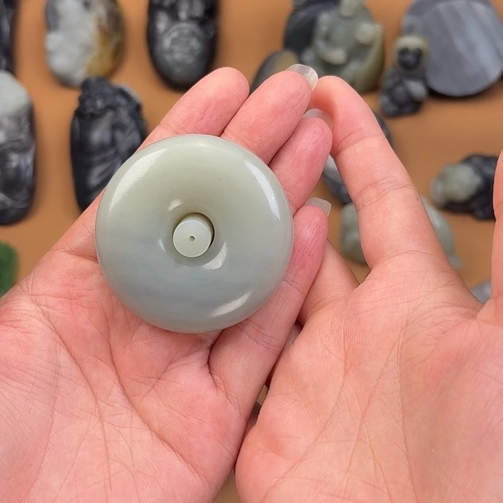 @***川和田玉未镶嵌颈饰