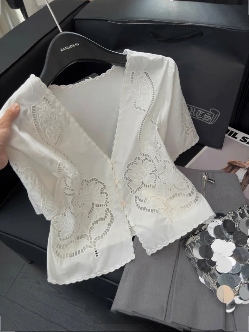 重工钩花镂空刺绣V领短袖衬衫女法式浪漫温柔风夏季新款气质上衣