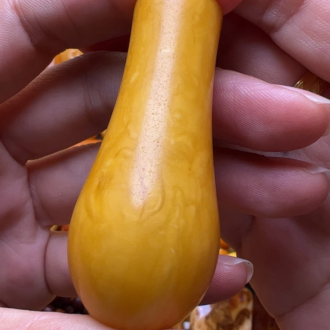 裸石蜜蜡未镶嵌佛塔