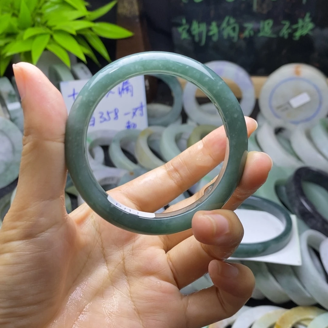 王***华未镶嵌手镯定制翡翠