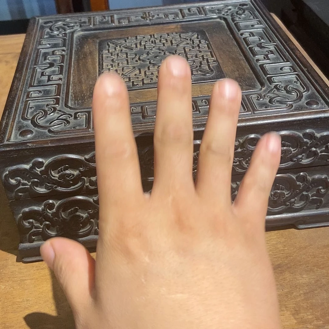 木行**在满雕螭龙纹大印盒