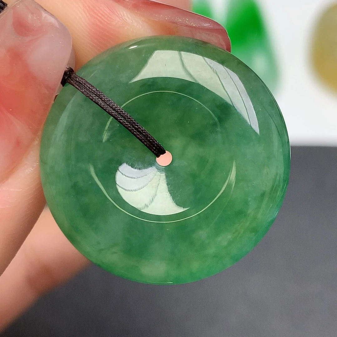 翡翠颈饰未镶嵌平安扣