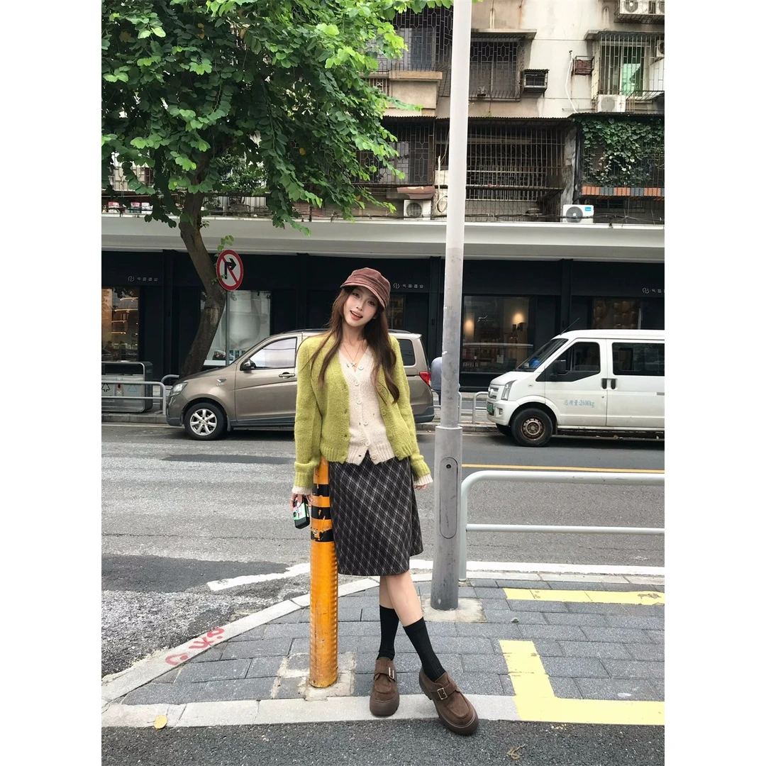 高级感女秋季韩系气质假两件v领长袖毛衣外套高腰宽松格纹半身裙