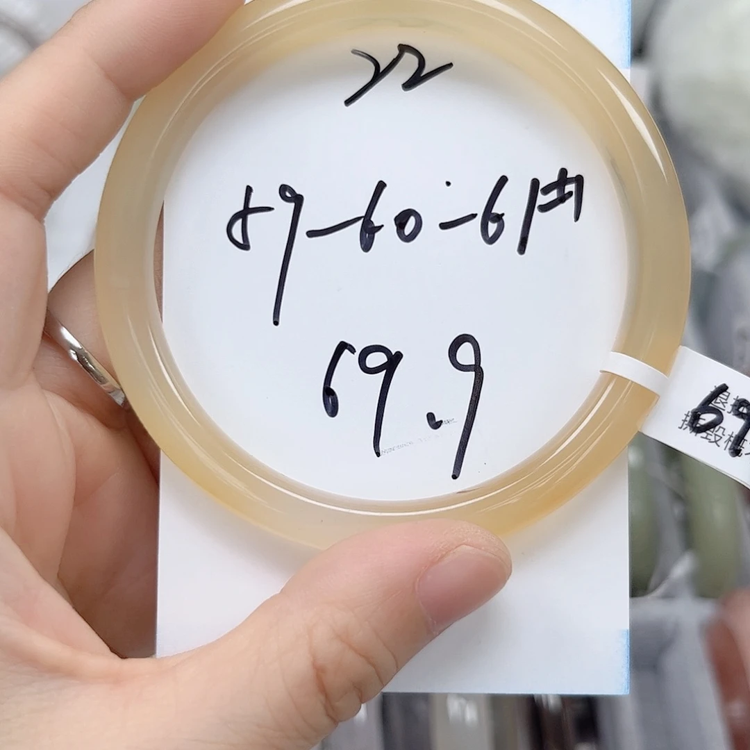 未镶嵌手镯石英质玉