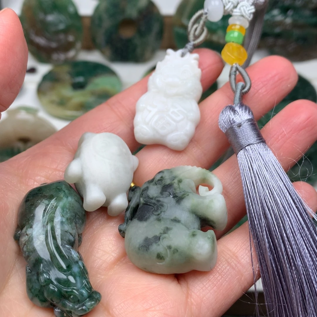 独山玉颈饰未镶嵌