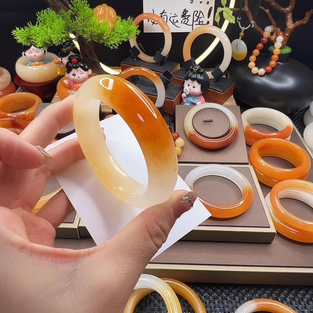 是***吖石英质玉（黄龙玉）未镶嵌手镯