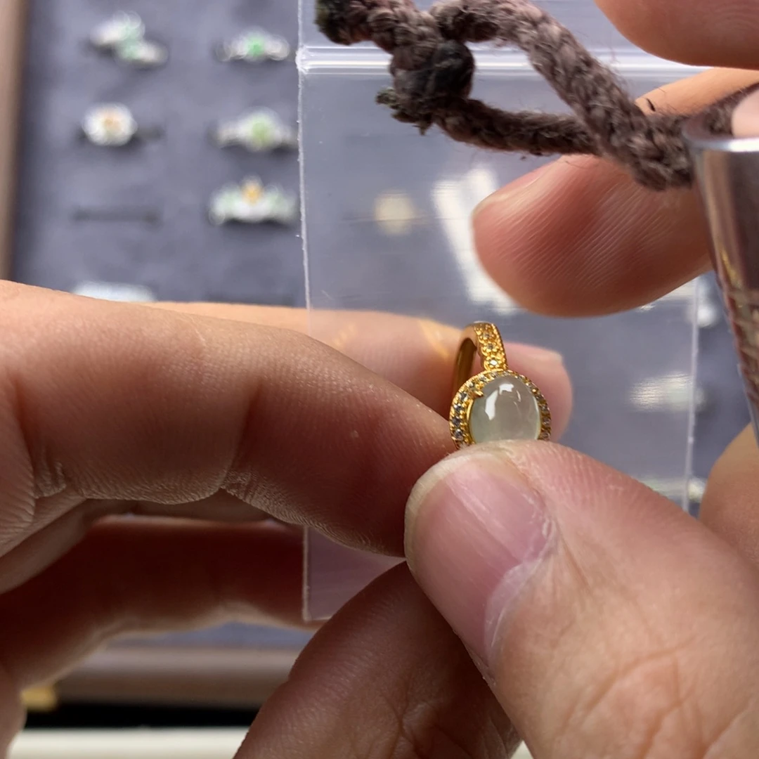 甜***茜翡翠未镶嵌戒指708