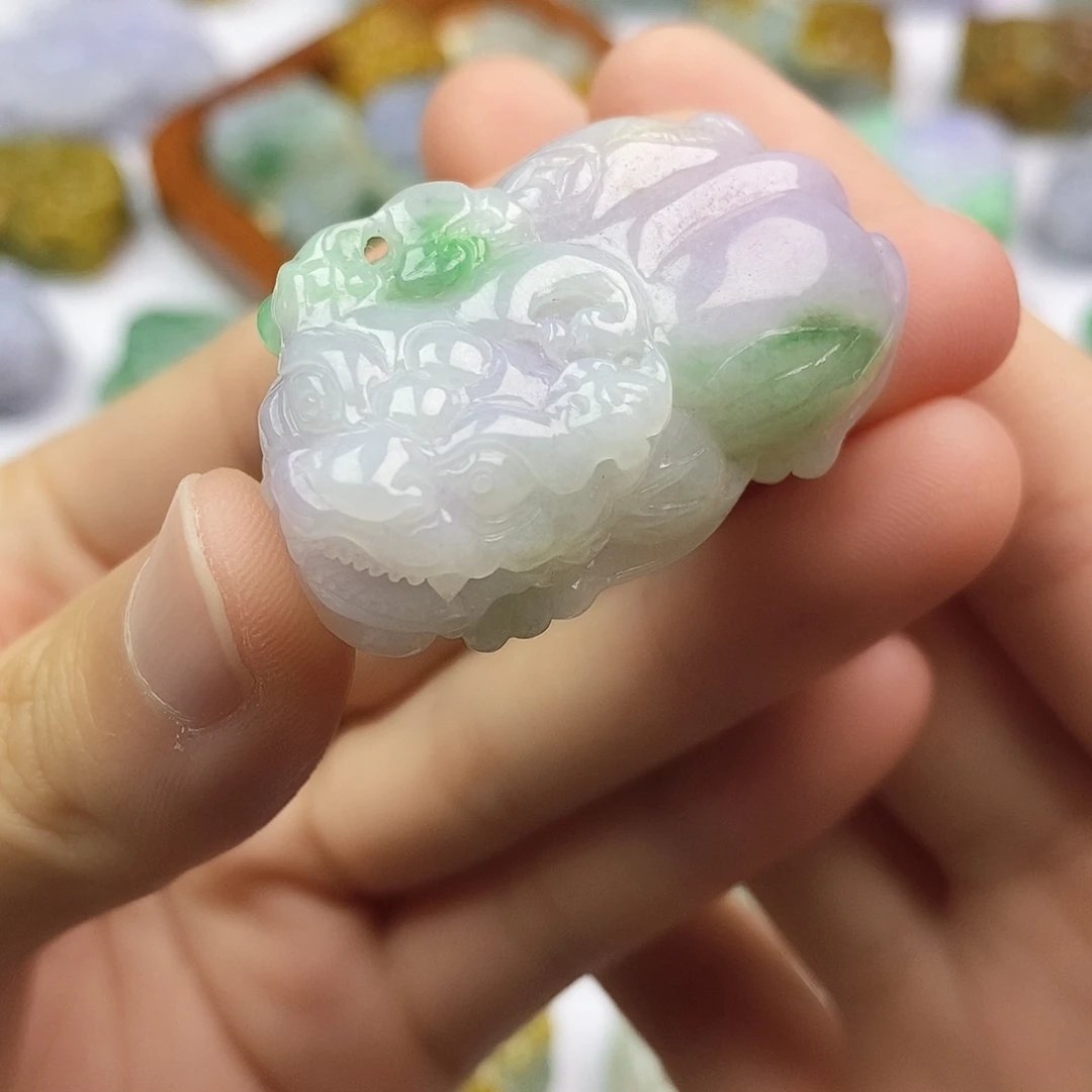 翡翠未镶嵌颈饰貔貅