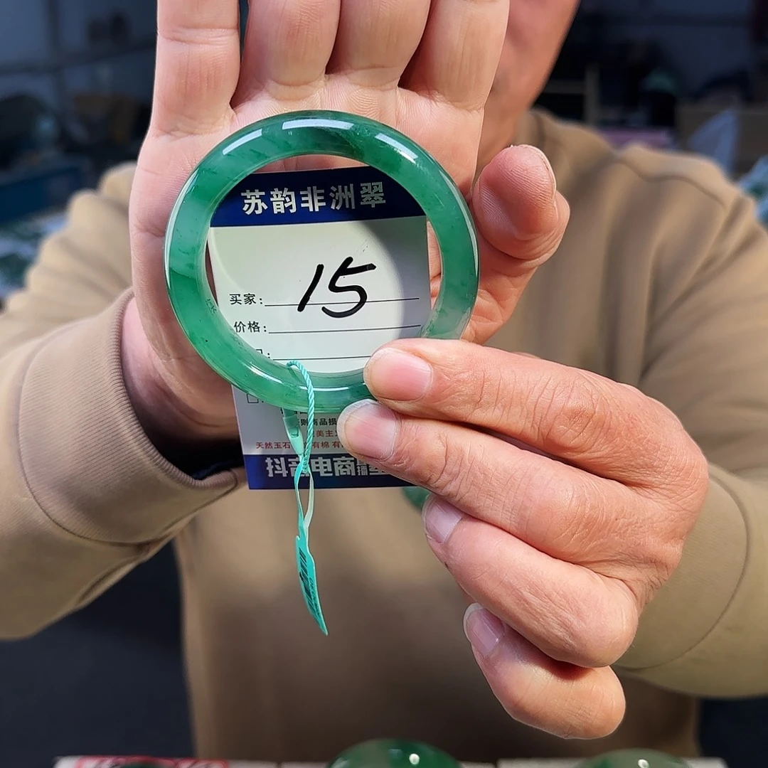 石英质玉（非洲翠）未镶嵌手镯