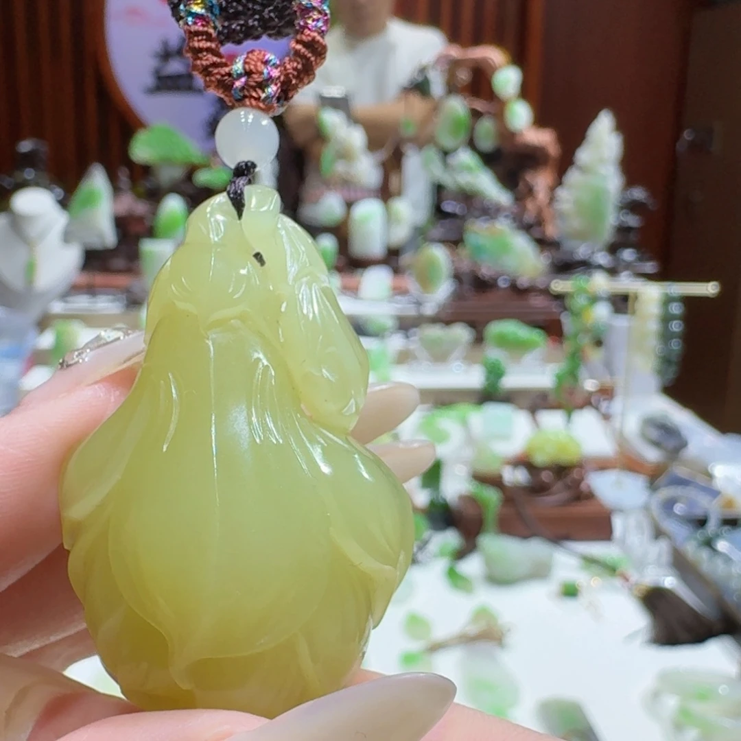 未镶嵌和田玉挂件黄口玉兰花