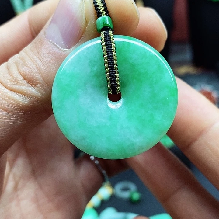 翡翠颈饰未镶嵌吊坠