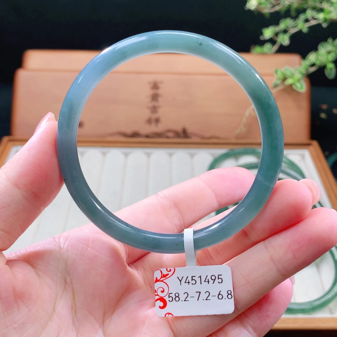 翡翠手镯（圆镯）未镶嵌