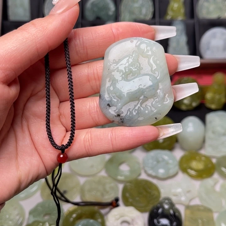 岫玉未镶嵌吊坠(赠链)