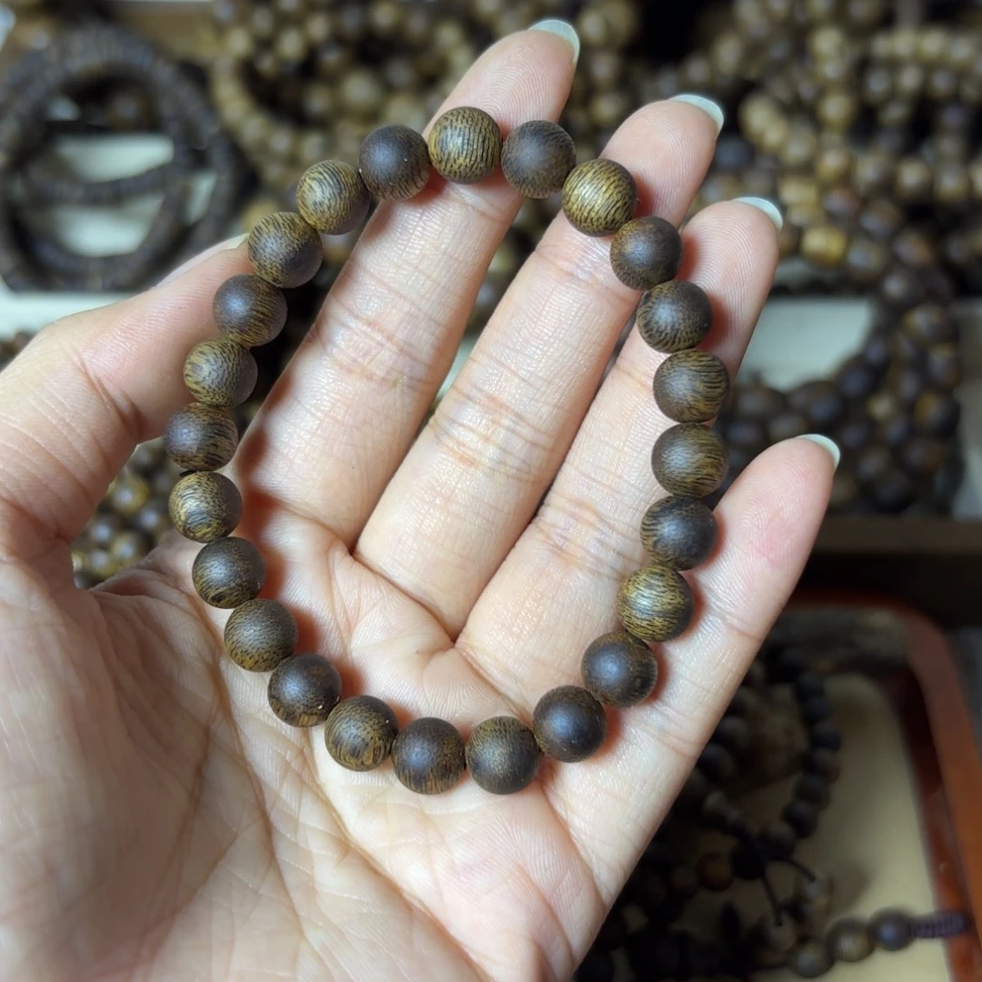 呀***哈【艺香阁】海南莺歌绿奇楠0.8mm10g+