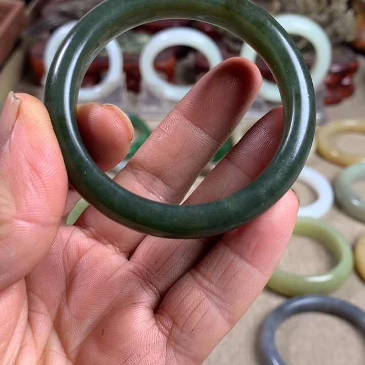 和田玉（糖玉）未镶嵌手镯