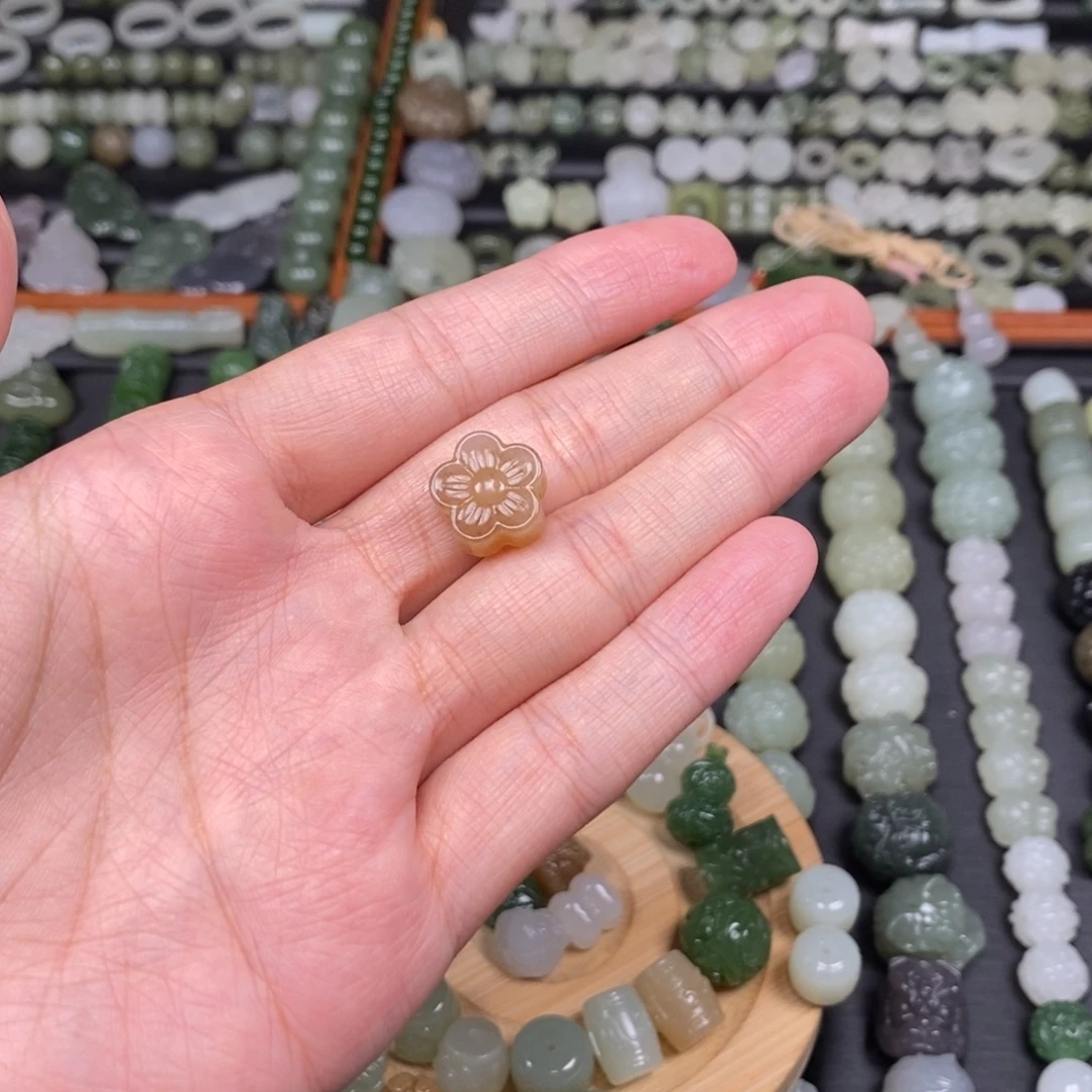 南****颈饰未镶嵌和田玉