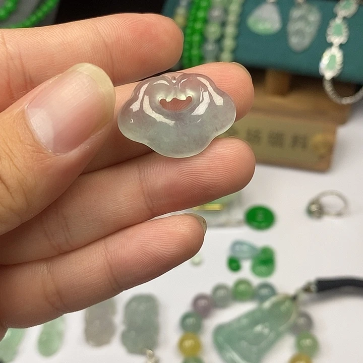 翡翠未镶嵌颈饰一物一拍