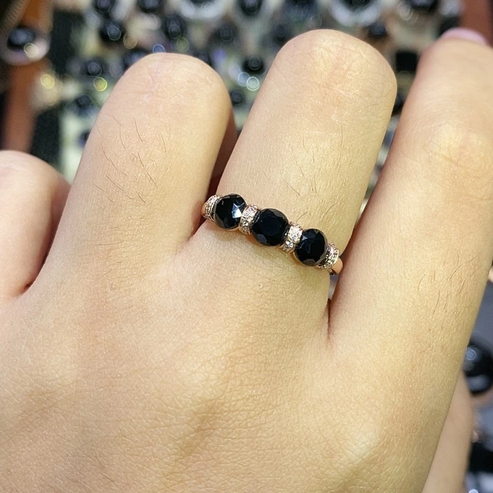 18K金镶嵌戒指翡翠排戒 钻切蛋面