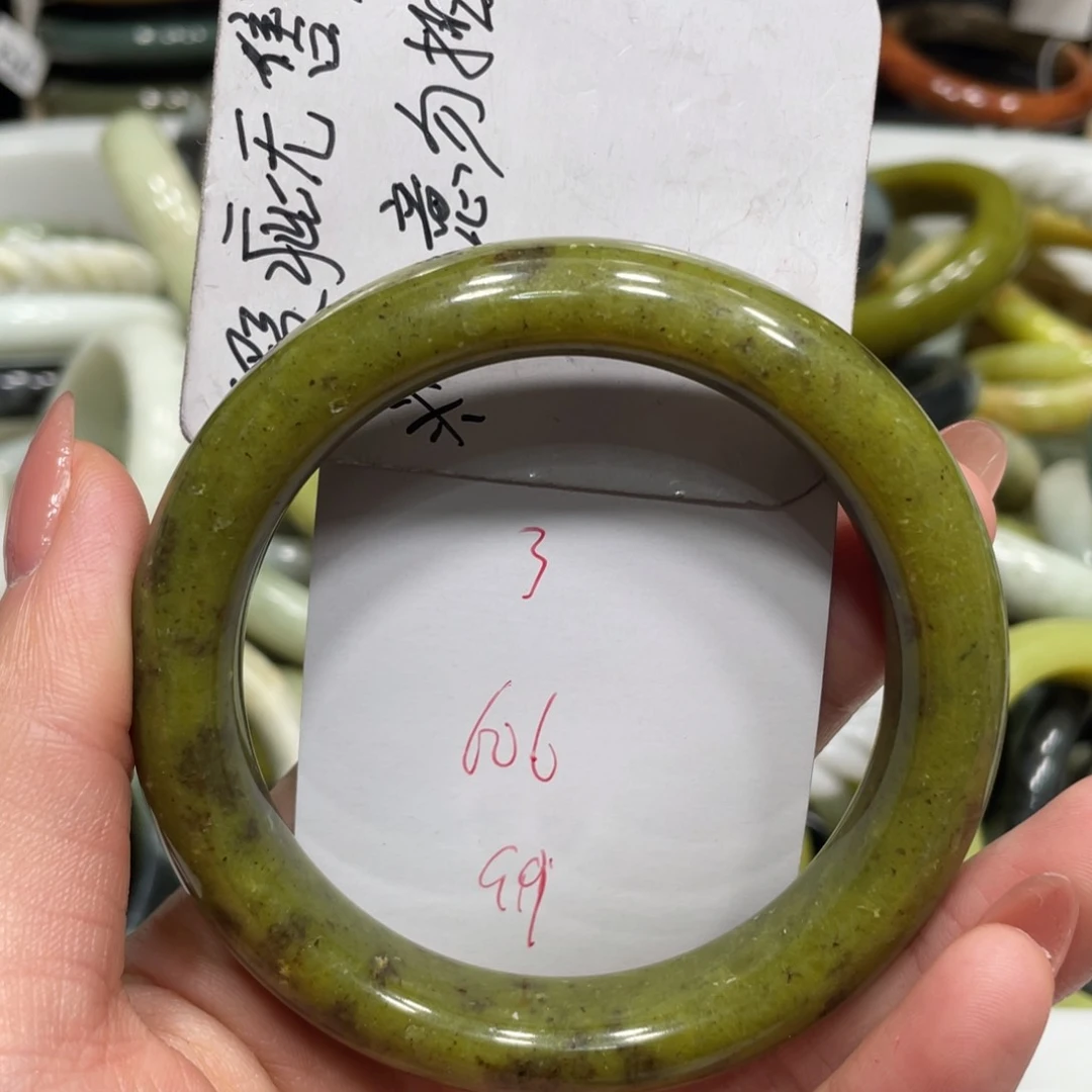 蛇纹石玉手镯未镶嵌
