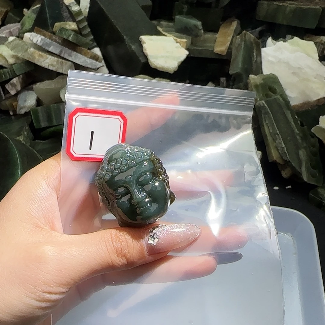 小***虫和田玉未镶嵌珠宝半成品