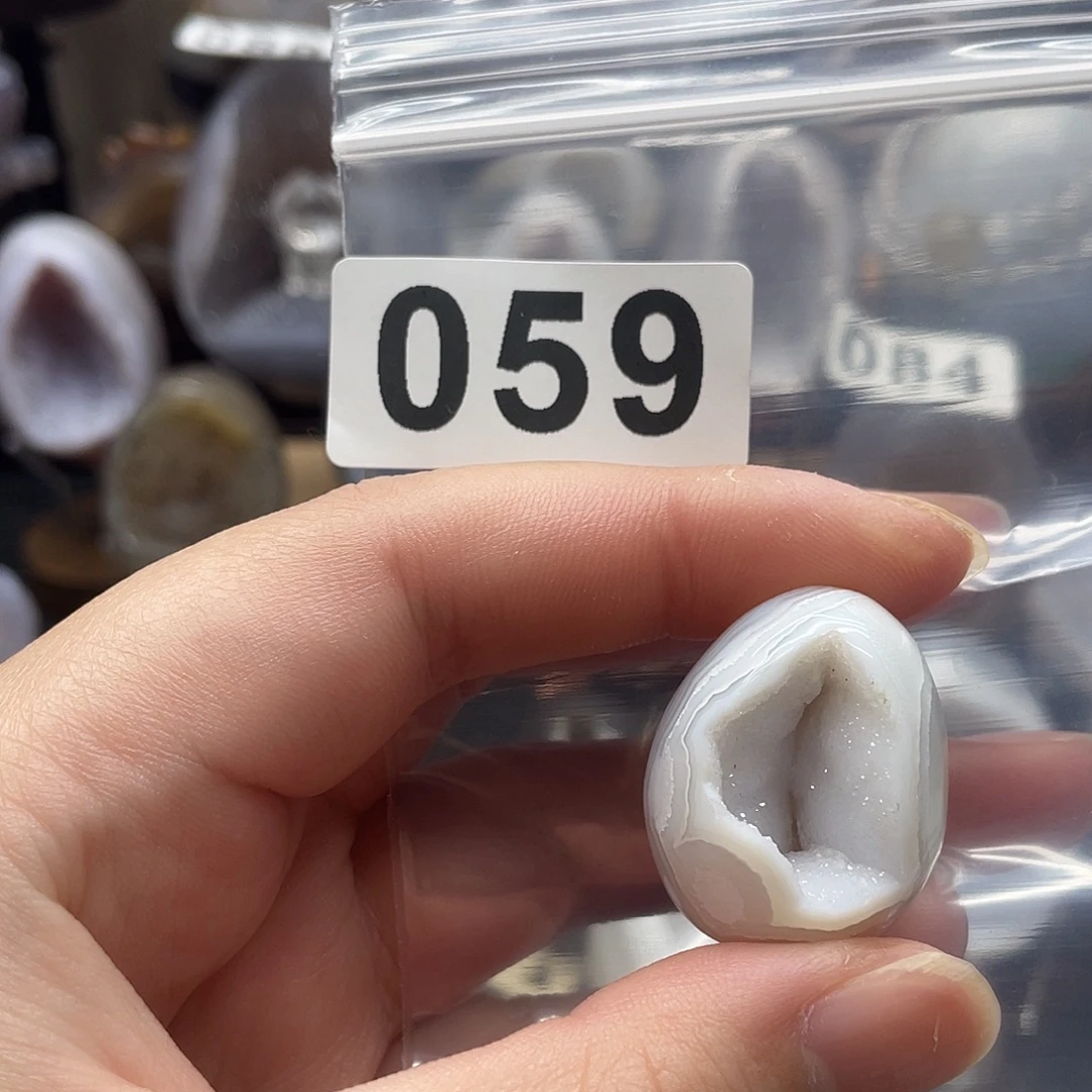 R***5大型摆件（非配饰）未镶嵌水晶