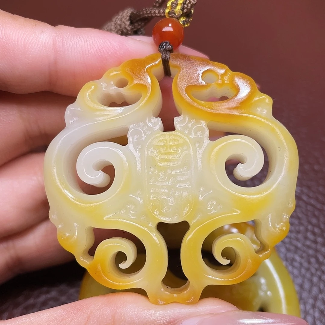 武***德和田玉未镶嵌颈饰