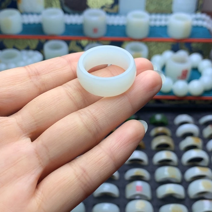 高***牧和田玉未镶嵌戒指