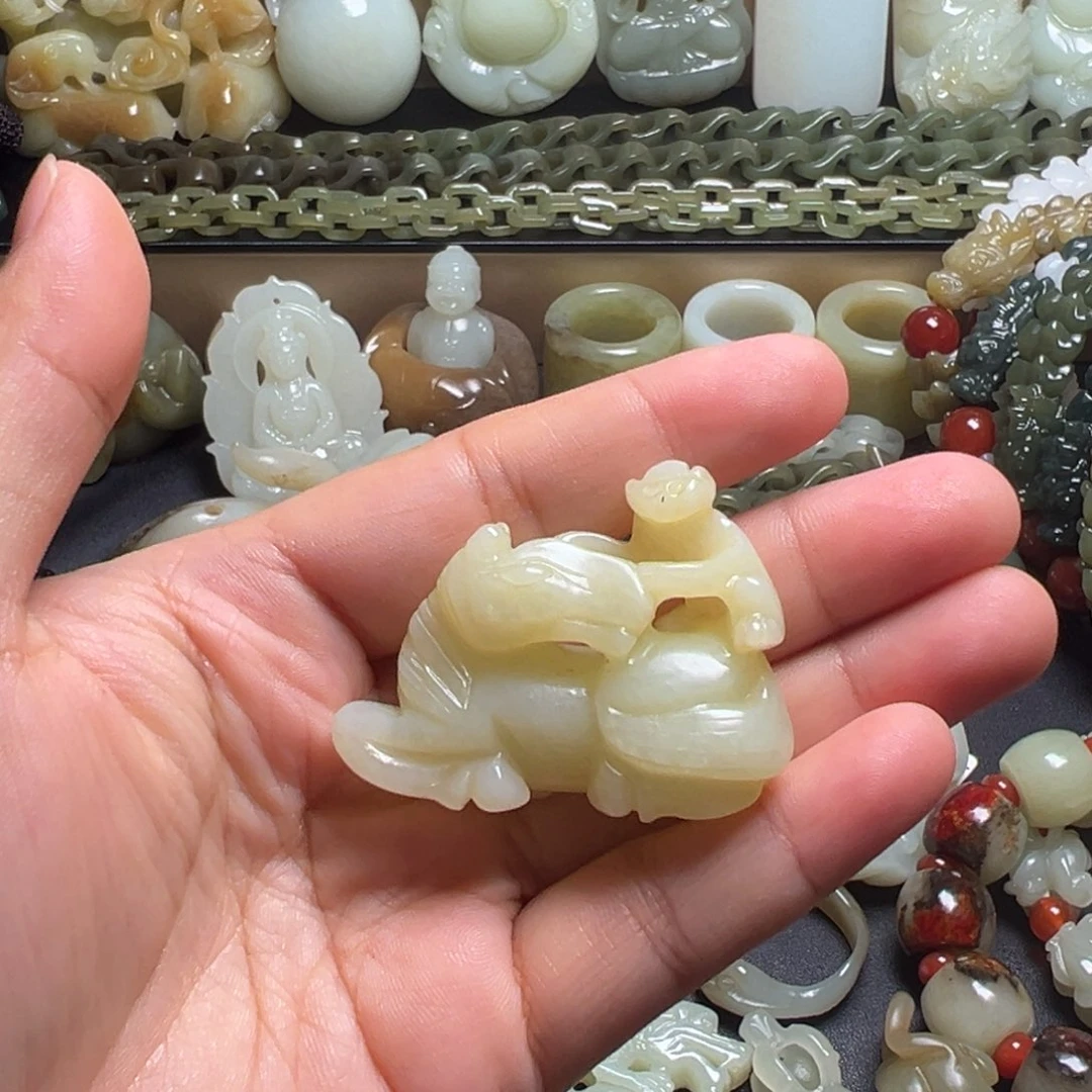 方***生和田玉（糖玉）未镶嵌颈饰