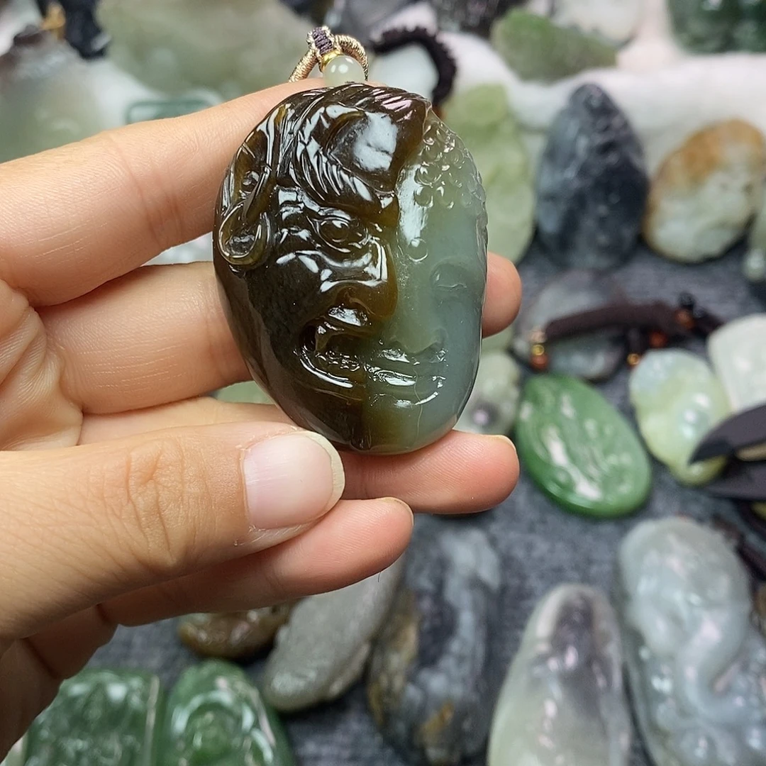 苦***酒和田玉未镶嵌颈饰