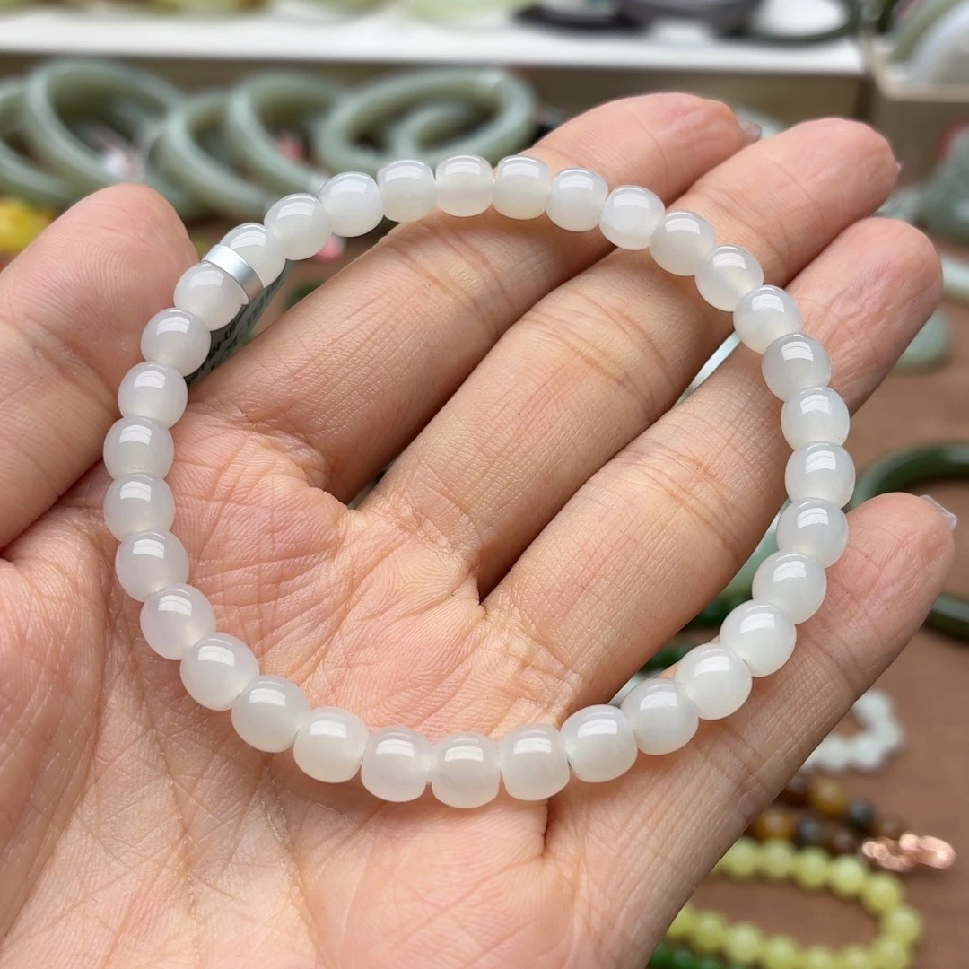 夏***天和田玉未镶嵌颈饰卡6