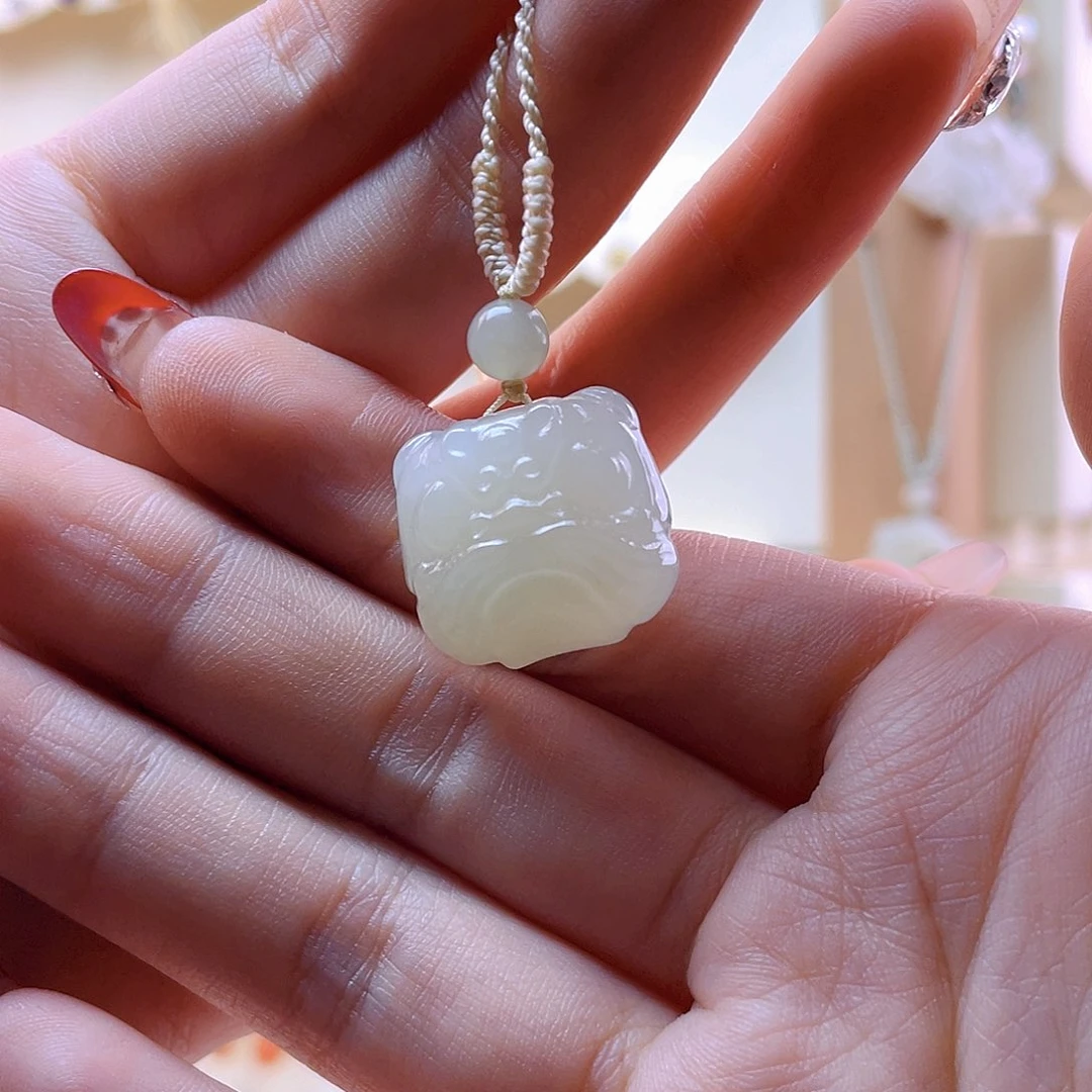 和田玉吊坠(赠链)未镶嵌田*果