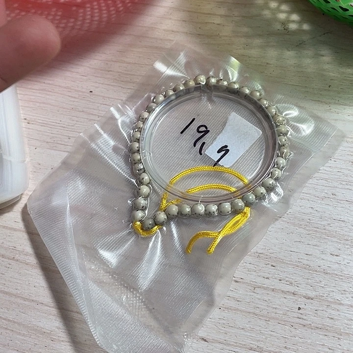 星月菩提手串A001。     6x6 手持