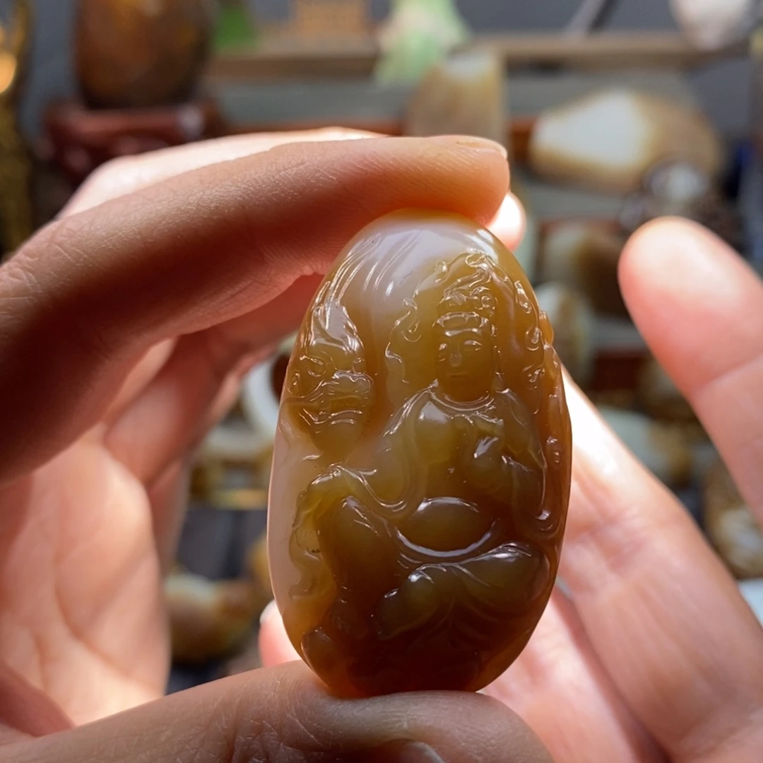 和田玉（糖玉）颈饰未镶嵌自在观音