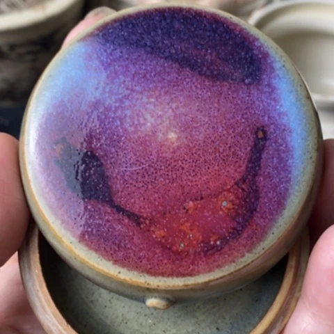 盘钧窑窑变玫瑰紫粉盒