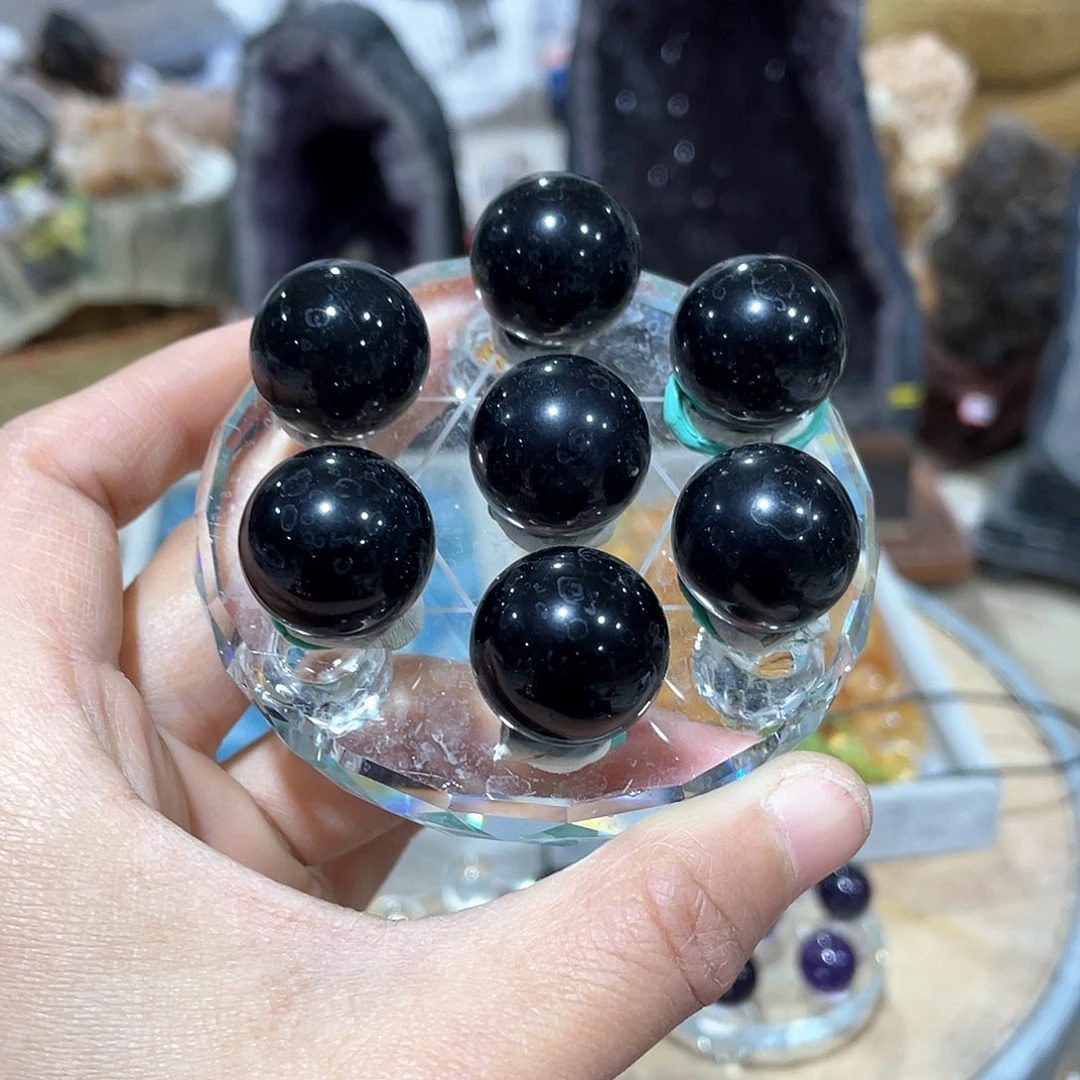 水晶摆件……未镶嵌