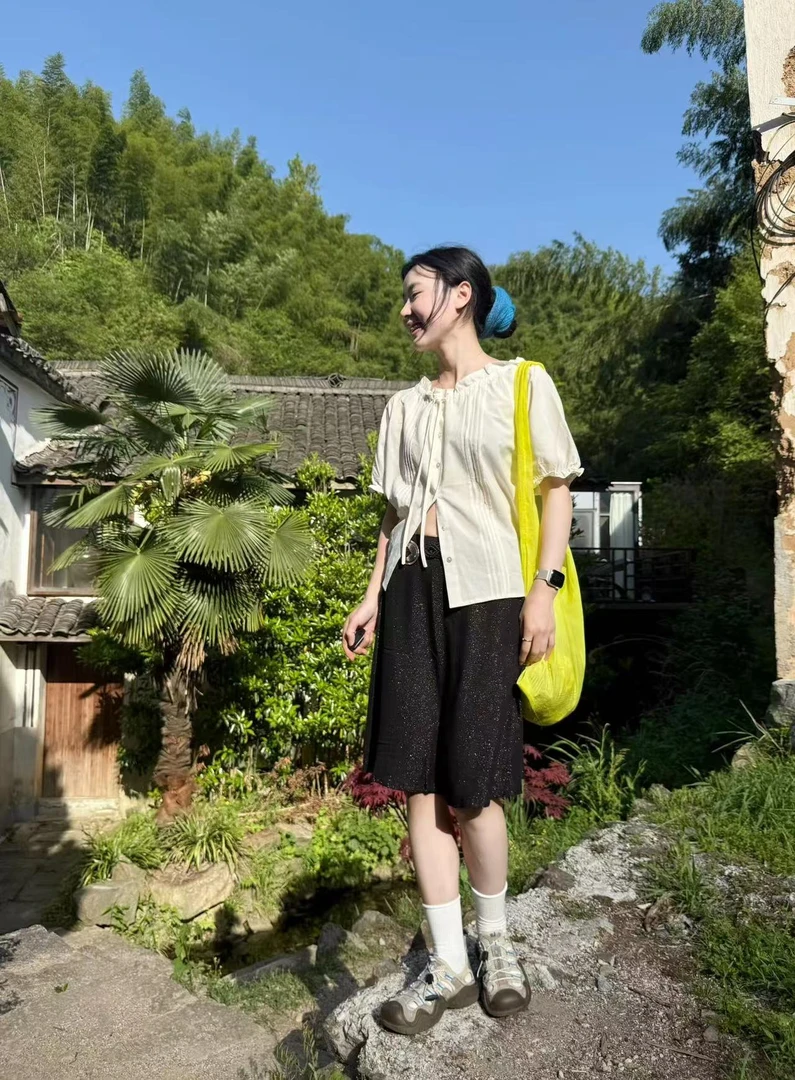 2025春夏新款法式白色木耳边短袖衬衫女设计感小众上衣百搭半裙