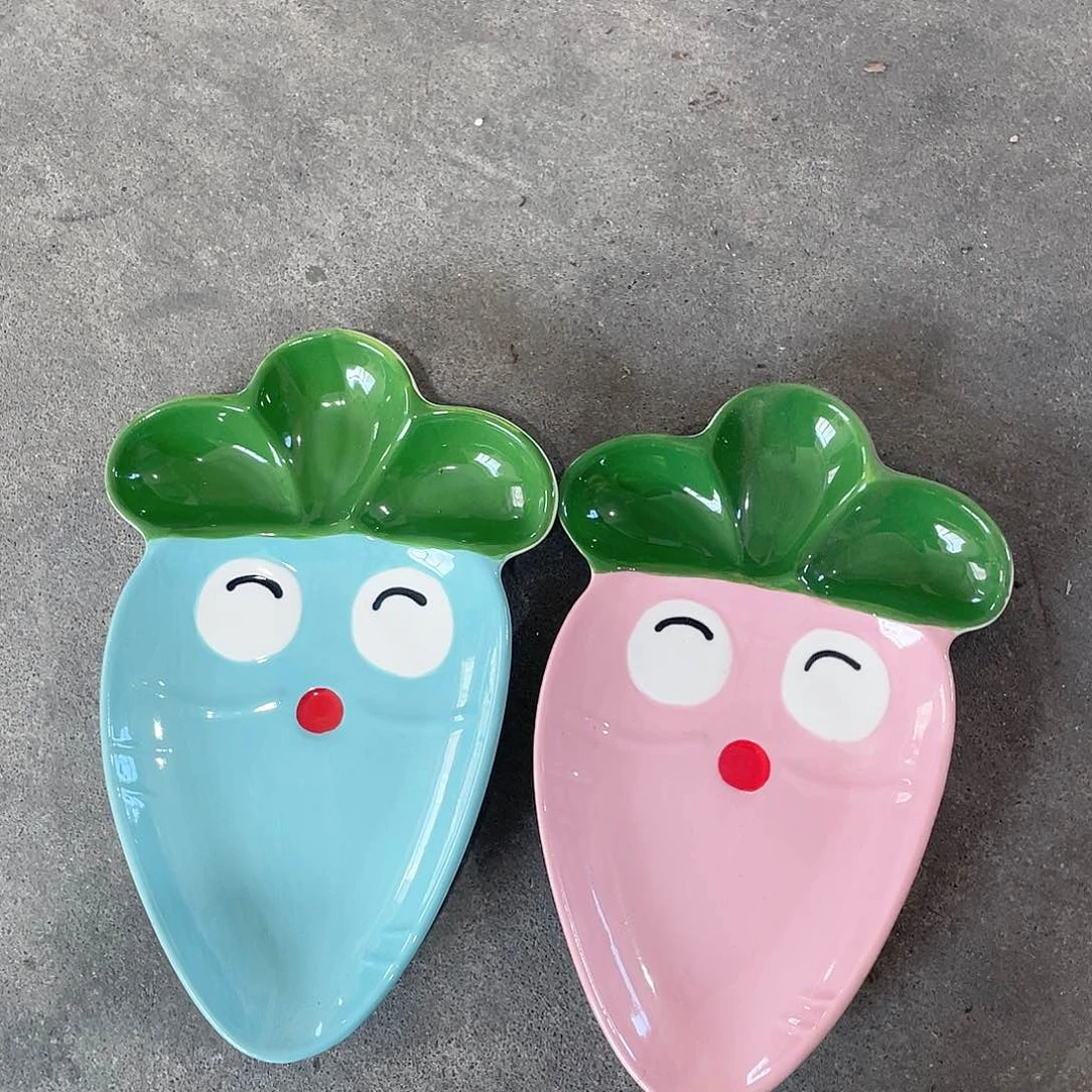 瓷片萝卜盘子两个装