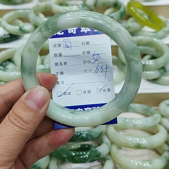 透闪石-蛇纹石玉手镯未镶嵌简***?