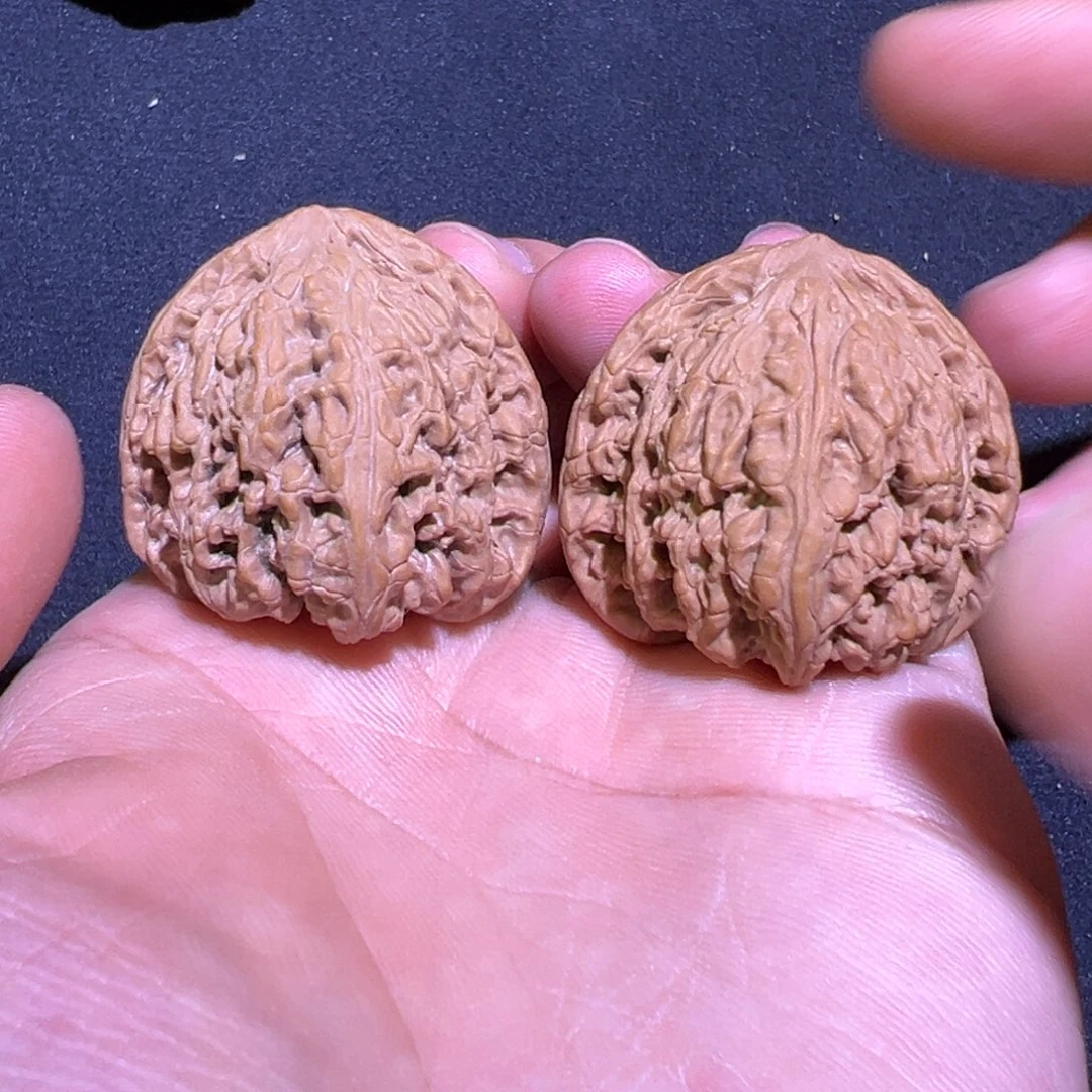 吊坠文玩核桃红宝石