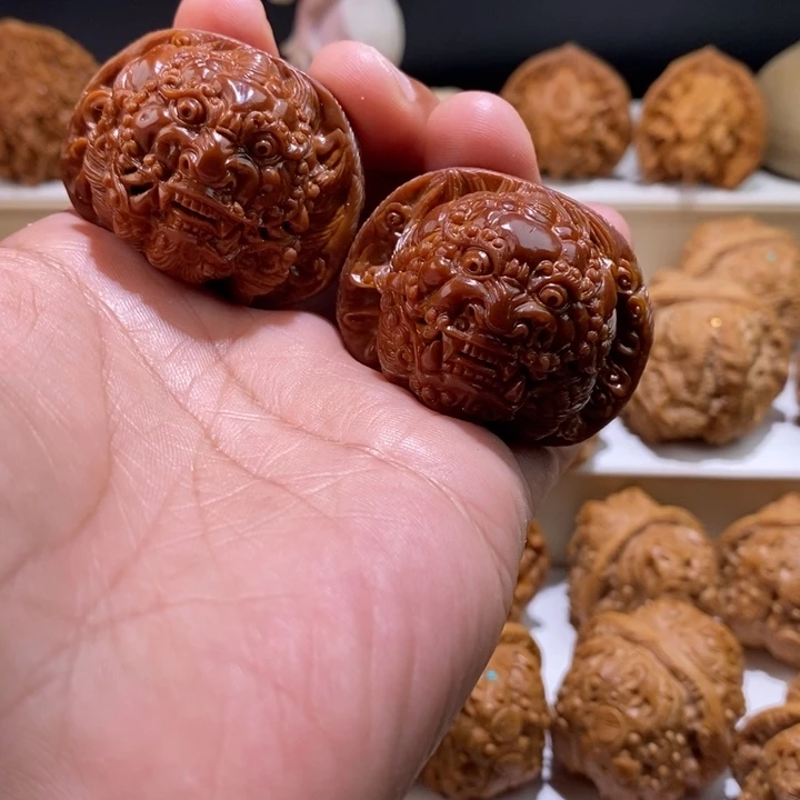 广***生把件文玩核桃纯手工雕刻文玩核桃