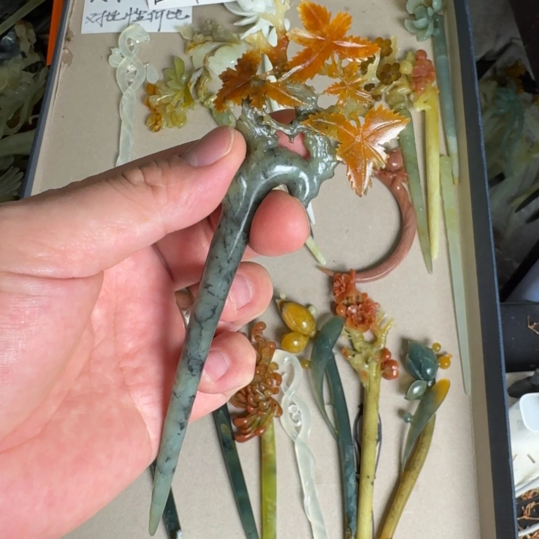岫玉发饰未镶嵌………………………………