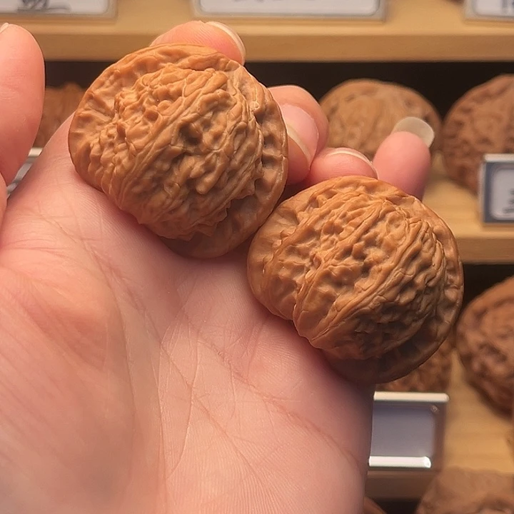 文玩核桃把件40白狮子