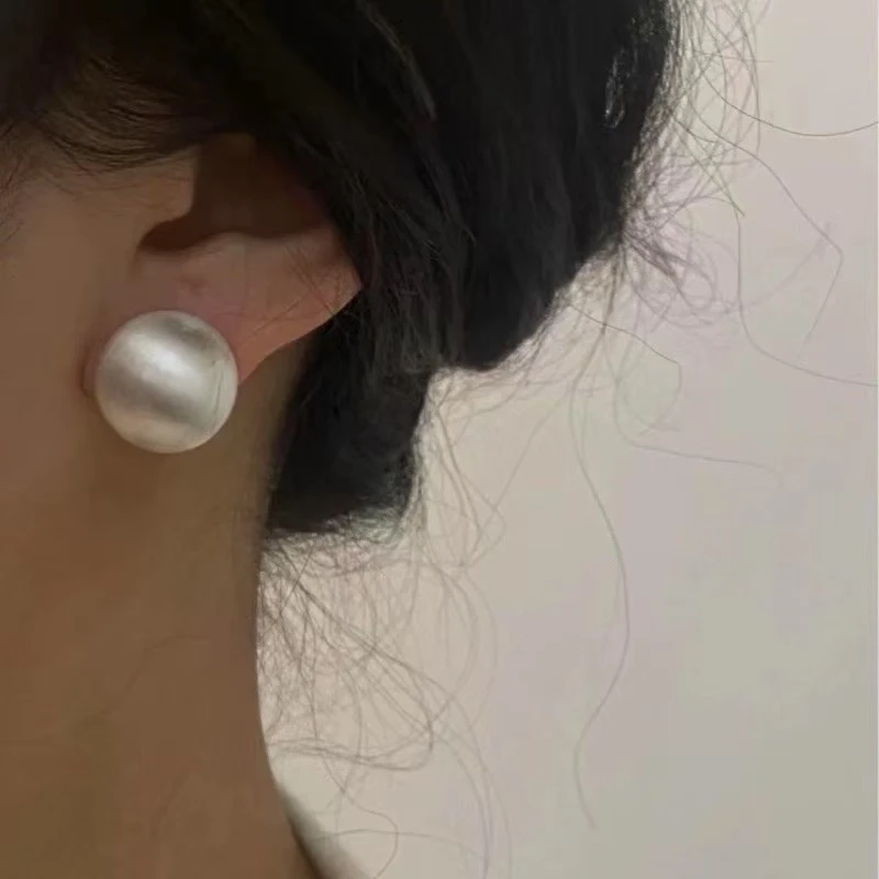 兰享 厚扁圆淡水珍珠大耳钉（有明显的瑕疵）