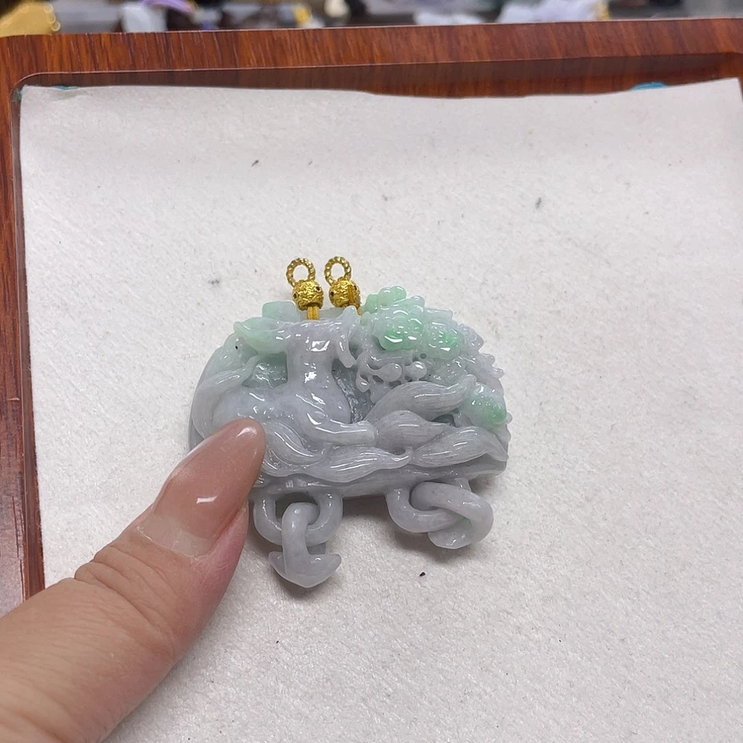 翡翠未镶嵌颈饰狐吊坠