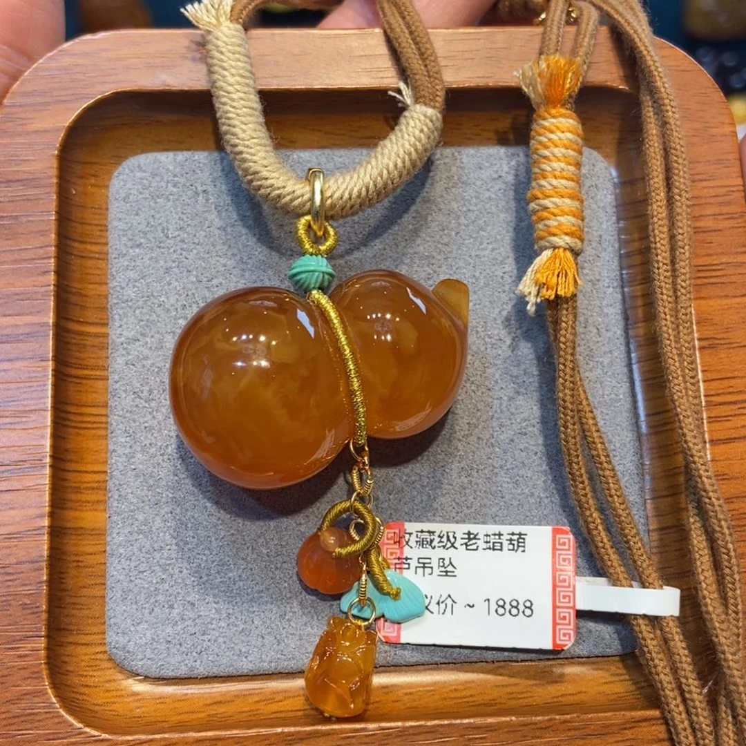 琥珀未镶嵌颈饰蜜蜡