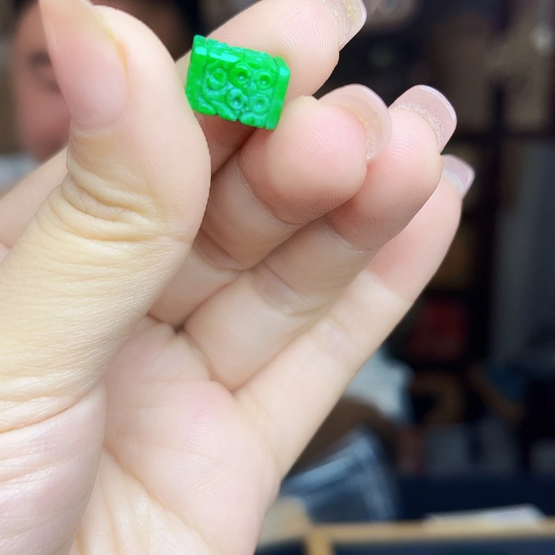 翡翠未镶嵌颈饰吊坠