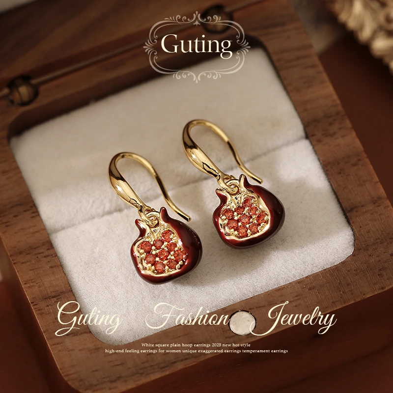 铜合金耳饰 22859金色红石榴耳钩耳环女耳圈轻奢高级感耳钉秋冬